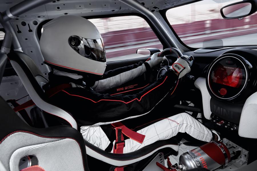 Интерьер Mini John Cooper Works GP Concept (F56) 2017 года  (фото 17 из 63)